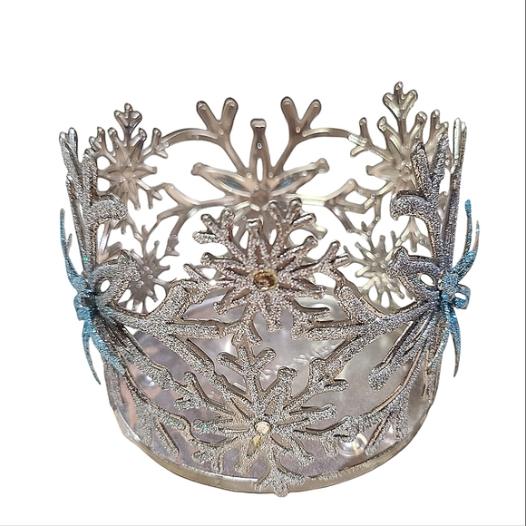 Glitter Snowflake Short 3-Wick Candle Holder Silver, Blue, & White - Picture 3 of 4